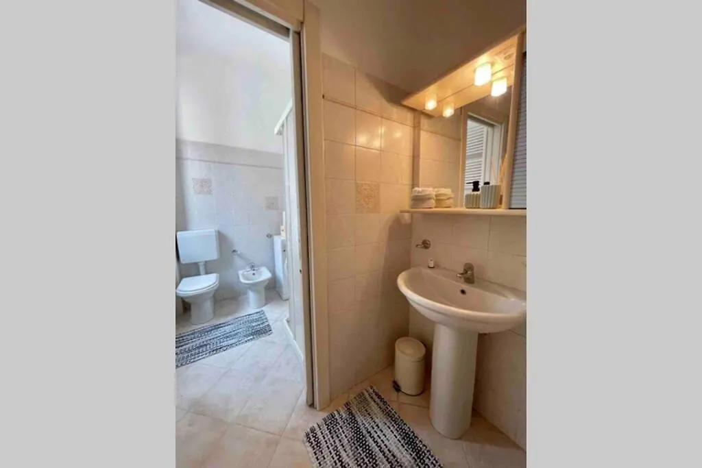 Unconventional Apartment: Centro Storico Con Bici Mantua Daire