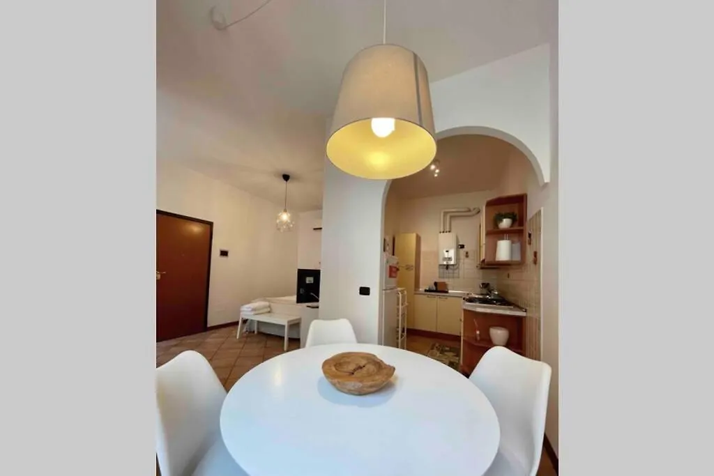 Daire Unconventional Apartment: Centro Storico Con Bici Mantua İtalya